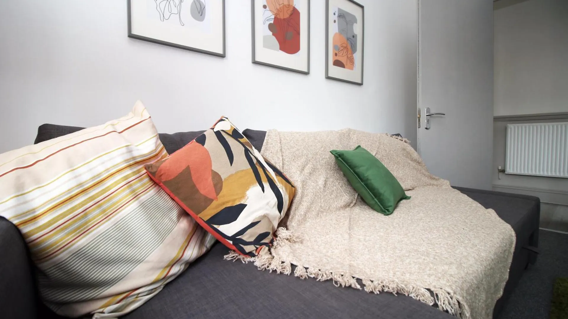2 Bed Flat Near Stadium With Street Parking By Cto Serviced Apartments Cardiff