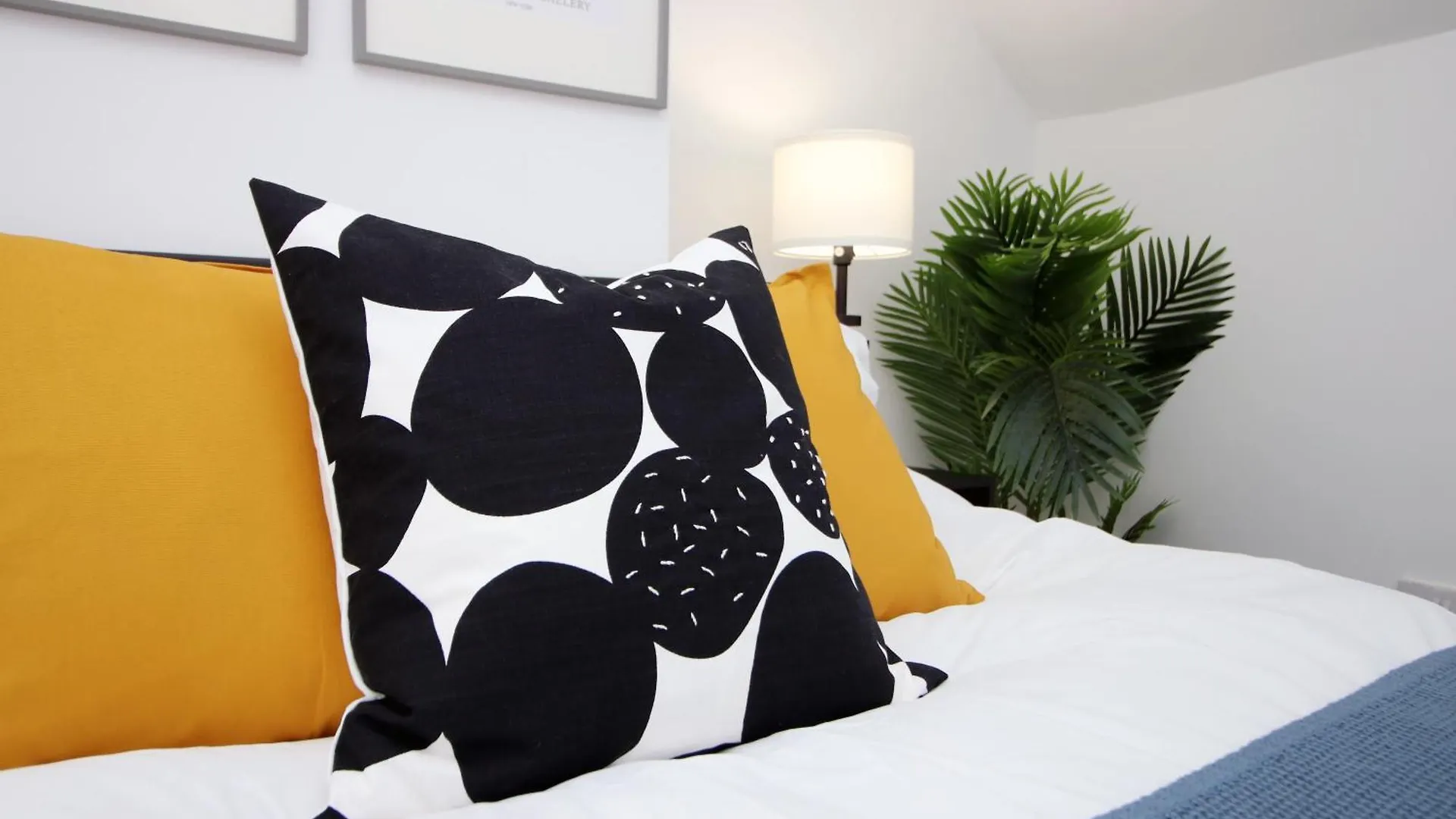 2 Bed Flat Near Stadium With Street Parking By Cto Serviced Apartments Cardiff