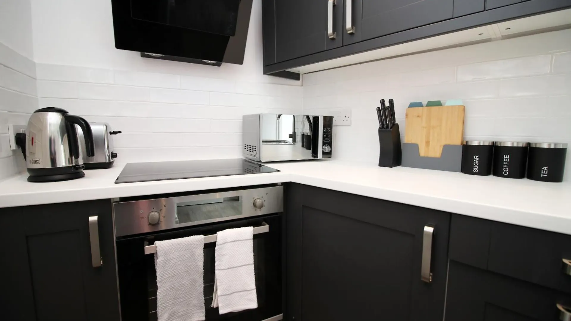 2 Bed Flat Near Stadium With Street Parking By Cto Serviced Apartments Cardiff