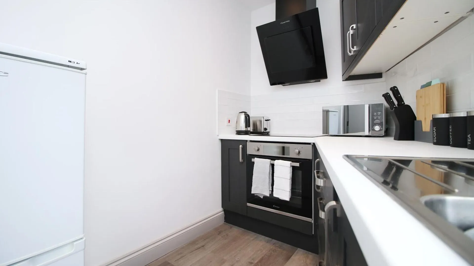 2 Bed Flat Near Stadium With Street Parking By Cto Serviced Apartments Cardiff
